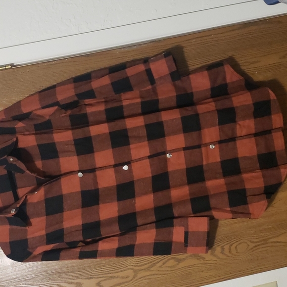 New boutique plaid shacket - Picture 13 of 16